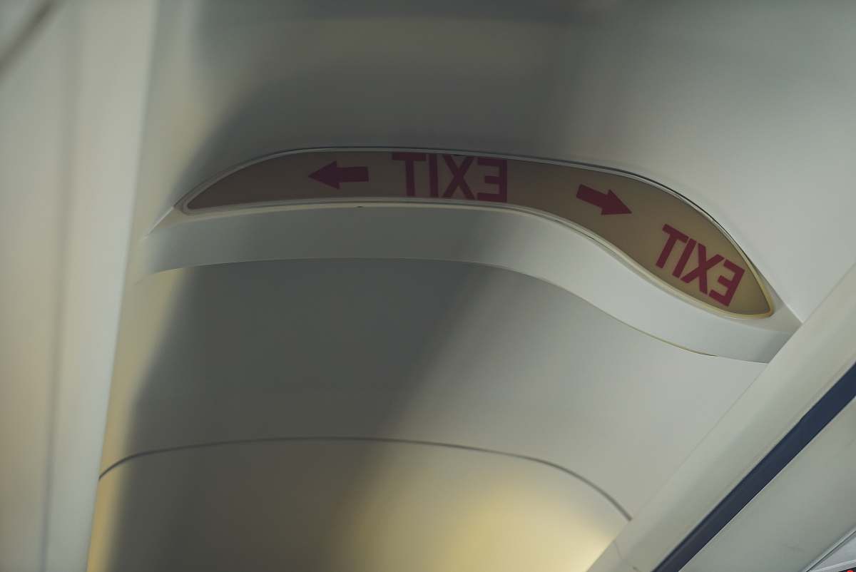 o'hare airport chicago Exit signage on ceiling chicago